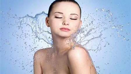 還在靠敷面膜補(bǔ)水？那你的皮膚肯定出問(wèn)題！