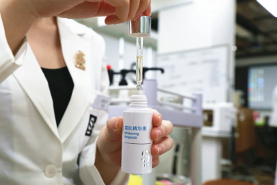 召香雪肌精華：美白大殺器，更適合你的養(yǎng)膚‘發(fā)光素’